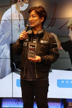 画像ギャラリー No.010のサムネイル画像 / ウメハラ氏が登壇した「ロッテ『プロフェッショナルガム』贈呈式」レポート。ガムの咀嚼はeスポーツのパフォーマンスアップにも貢献する