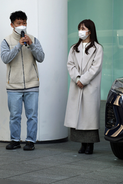 画像集#008のサムネイル/「人生ゲーム」と「日産キックスe-POWER」がコラボした“リアル人生ゲーム”の出発式が開催に。2組4名の挑戦者がルーレットまかせの旅に出た