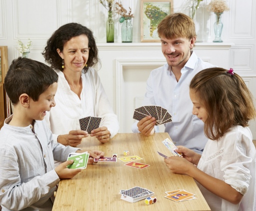 画像ギャラリー No.004のサムネイル画像 / 色彩感覚を頼りに遊ぶカードゲーム「KEZAO(ケザオ)」発売