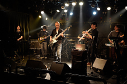 画像ギャラリー No.002のサムネイル画像 / 「雷電」シリーズなどを手がけたサウンドクリエイター佐藤 豪氏のライブ動画が12月30日より配信に