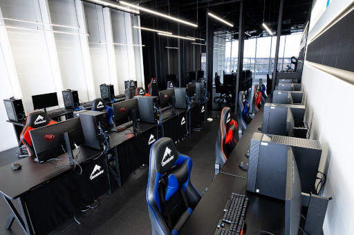 ���������꡼ No.002�Υ���ͥ������ / e���ݡ������ѻ��ߡ�FAV ZONE�פ�4��2���ˡȤȤ������掠���饿����ɤǥ����ץ�