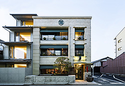 画像ギャラリー No.013のサムネイル画像 / 任天堂旧本社社屋を改装したホテル「丸福樓」,施設内覧会とオープニングセレモニーを開催