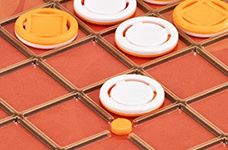 画像ギャラリー No.006のサムネイル画像 / 「カラーオセロ」が4月下旬に発売。盤面とオセロ石がオレンジ,ブルー,パールブラックに