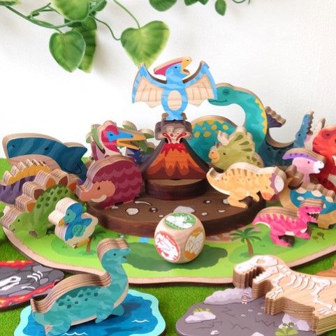 画像ギャラリー No.002のサムネイル画像 / 「つむつむザウルス」発売。恐竜のコマをサイコロの指示にしたがって乗せていくゲーム