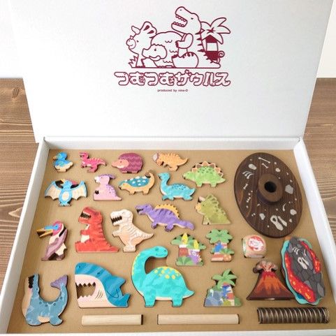 画像ギャラリー No.007のサムネイル画像 / 「つむつむザウルス」発売。恐竜のコマをサイコロの指示にしたがって乗せていくゲーム