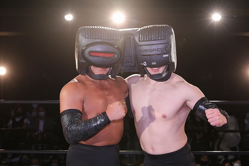 画像ギャラリー No.001のサムネイル画像 / メガドライブ2とメガCD2が夢の合体! 「メガドライブミニ2」プロモーション映像に出演した真壁刀義選手,本間朋晃選手,タイガーマスク選手,マスター・ワト選手インタビュー