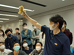 NHK「魔改造の夜」にSIEのエンジニアが出演。放映は8月20日と8月27日で，ネコちゃんのおもちゃと電気ケトルをモンスターに改造