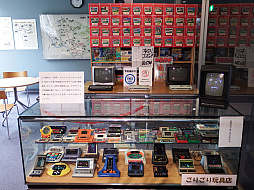 画像ギャラリー No.007のサムネイル画像 / 京都府城陽市歴史民俗資料館で特別展示「CONTINUE2-ゲームの書籍と文化-」を9月4日まで開催中。さまざまなゲーム関連書籍や攻略本などを展示