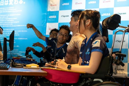 画像ギャラリー No.004のサムネイル画像 / バリアフリーeスポーツ「ePARA」が快適すぎて動けなくなる魔法のソファ「Yogibo」とスポンサー契約を締結