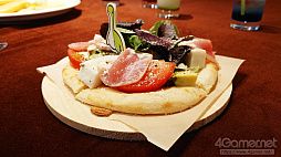 画像ギャラリー No.013のサムネイル画像 / 「Apex Legends」のコラボカフェ「ネッシーカフェ」本日オープン。ワットソンもニッコリ(?)な,たくさんのネッシーが待っている!