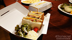 画像ギャラリー No.014のサムネイル画像 / 「Apex Legends」のコラボカフェ「ネッシーカフェ」本日オープン。ワットソンもニッコリ(?)な,たくさんのネッシーが待っている!