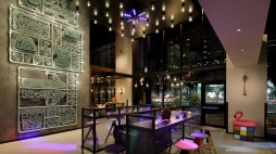 ���������꡼ No.003�Υ���ͥ������ / ���Х������äƥۥƥ�õ�����⥯������AR�θ��ץ�������Moxy Universe, Play Beyond ��Moxy ͷ�����󾡤����ɡ�Ƴ��