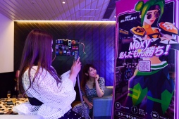 ���������꡼ No.020�Υ���ͥ������ / ���Х������äƥۥƥ�õ�����⥯������AR�θ��ץ�������Moxy Universe, Play Beyond ��Moxy ͷ�����󾡤����ɡ�Ƴ��