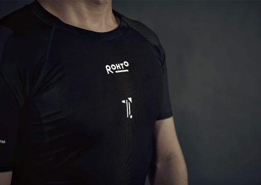 画像ギャラリー No.003のサムネイル画像 / プロゲーマーときど氏の新ユニフォームが発表に。ダイヤ工業のサポートを受け開発されたコンプレッションタイプのウェア