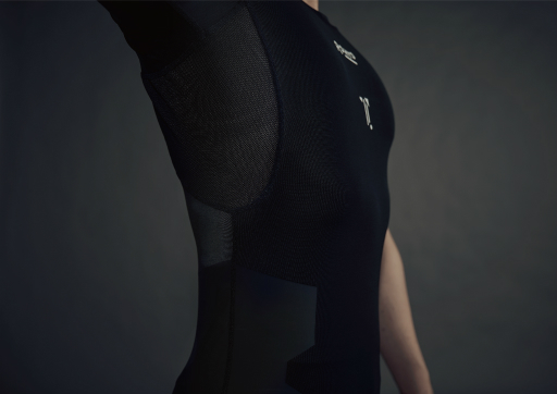 画像ギャラリー No.005のサムネイル画像 / プロゲーマーときど氏の新ユニフォームが発表に。ダイヤ工業のサポートを受け開発されたコンプレッションタイプのウェア