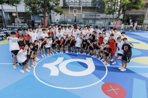 画像ギャラリー No.001のサムネイル画像 / 2K財団とケビン・デュラント財団が大久保公園のバスケットボールコートを改修