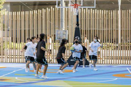 画像ギャラリー No.003のサムネイル画像 / 2K財団とケビン・デュラント財団が大久保公園のバスケットボールコートを改修