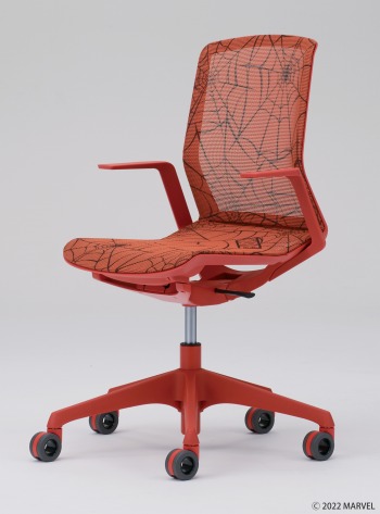 画像ギャラリー No.002のサムネイル画像 / 「スパイダーマン」をモチーフにした特別モデルのチェア2種,8月25日に発売
