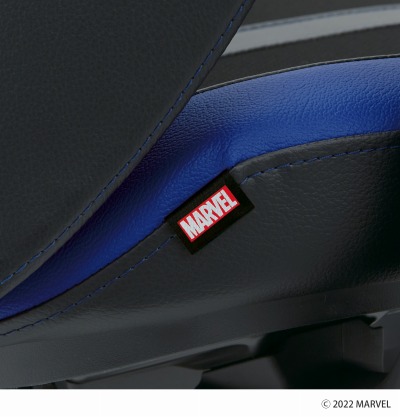 画像ギャラリー No.007のサムネイル画像 / 「スパイダーマン」をモチーフにした特別モデルのチェア2種,8月25日に発売