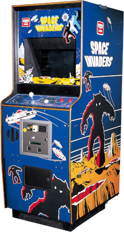 画像ギャラリー No.002のサムネイル画像 / 「TAITO STATION Tradz」のロゴに描かれている“Monster”のぬいぐるみがプライズとして登場