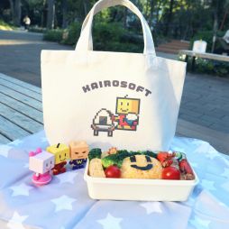 画像ギャラリー No.008のサムネイル画像 / 「カイロくんのアンテナショップ」にフレークシールやTシャツなどの新グッズ登場