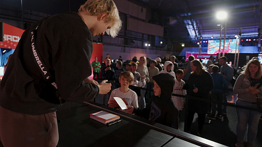 ���������꡼ No.009�Υ���ͥ������ / �Υ��󥿥ӥ塼��DreamHack�α��Ĥ���롤�С������ʴط�������α�ޤ�ʤ����ߥ�˥ƥ���Ƴ��LAN�ѡ��ƥ�����̥��