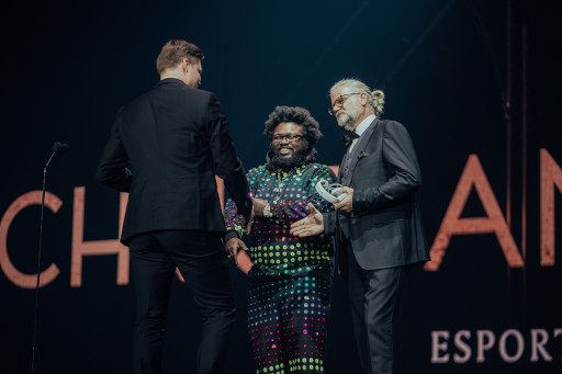 画像ギャラリー No.001のサムネイル画像 / 「eスポーツ・アワード 2022」,ローランド社長のゴードン・レイゾン氏がプレゼンターとして登壇