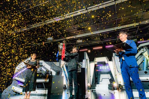 画像ギャラリー No.001のサムネイル画像 / 「RAGE Shadowverse 2022 Winter」GRAND FINALS,優勝賞金1000万円を獲得したのは“King of ミステリアス”あ選手