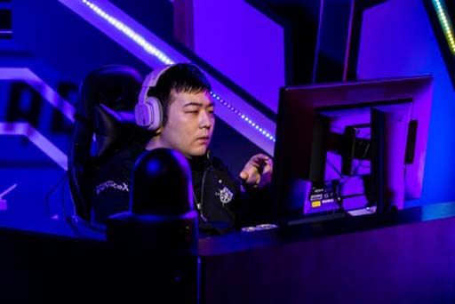 画像ギャラリー No.004のサムネイル画像 / 「RAGE Shadowverse 2022 Winter」GRAND FINALS,優勝賞金1000万円を獲得したのは“King of ミステリアス”あ選手