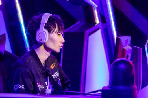 画像ギャラリー No.012のサムネイル画像 / 「RAGE Shadowverse 2022 Winter」GRAND FINALS,優勝賞金1000万円を獲得したのは“King of ミステリアス”あ選手