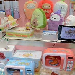 画像ギャラリー No.338のサムネイル画像 / 「第71回プライズフェア」フォトレポート。「ウマ娘 プリティーダービー」や「カービィ」の新作アイテムも