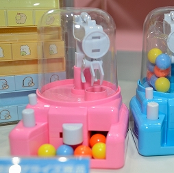 画像ギャラリー No.348のサムネイル画像 / 「第71回プライズフェア」フォトレポート。「ウマ娘 プリティーダービー」や「カービィ」の新作アイテムも