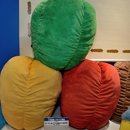 画像ギャラリー No.393のサムネイル画像 / 「第71回プライズフェア」フォトレポート。「ウマ娘 プリティーダービー」や「カービィ」の新作アイテムも