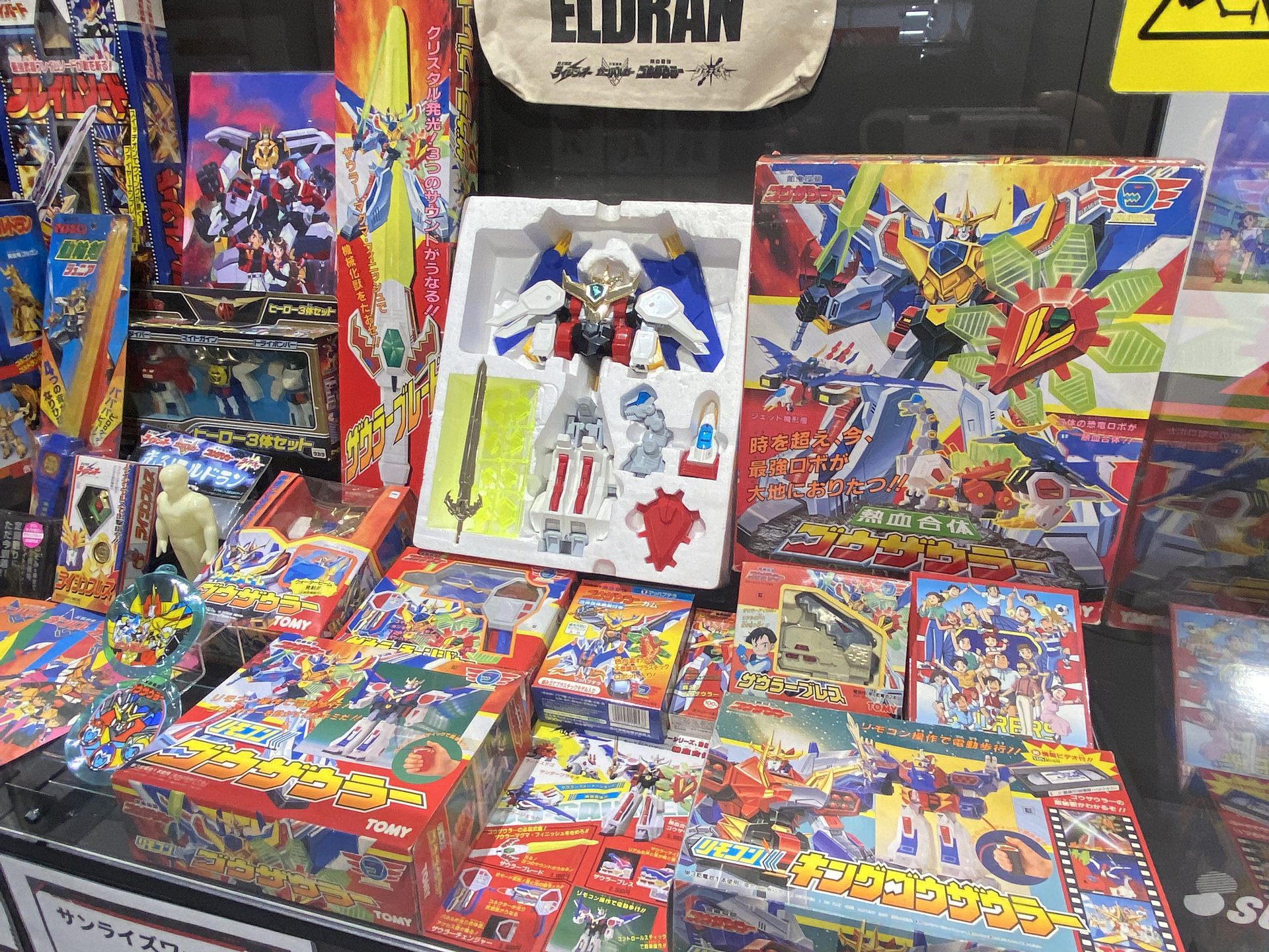 サンライズ作品の制作資料や玩具など約400点を展示。「サンライズワールドTOKYO」をバンダイナムコCross Store 東京内に3月18日