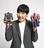 画像ギャラリー No.009のサムネイル画像 / 和田アキ子さん,実は巨大ロボット!? 「トランスフォーマー/ビースト覚醒」玩具シリーズのアンバサダー就任と新CMの放送情報が公開に