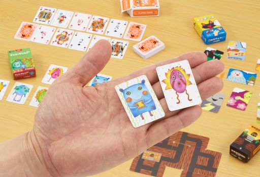 小さくても本当に遊べる。「すごろくや ミニチュアカードゲーム