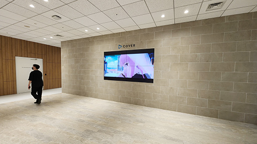 画像ギャラリー No.002のサムネイル画像 / 「ホロライブ」の映像はここから生まれる! 27億円をかけたカバーの新スタジオはどこがすごいのか