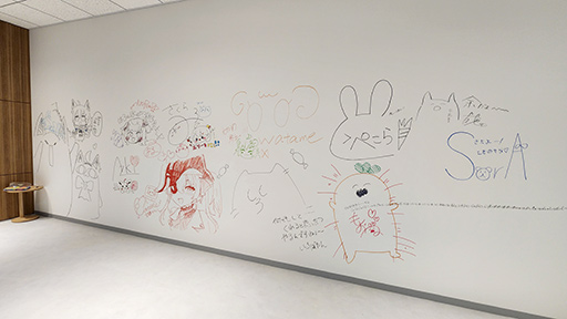 画像ギャラリー No.011のサムネイル画像 / 「ホロライブ」の映像はここから生まれる! 27億円をかけたカバーの新スタジオはどこがすごいのか