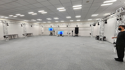 画像ギャラリー No.016のサムネイル画像 / 「ホロライブ」の映像はここから生まれる! 27億円をかけたカバーの新スタジオはどこがすごいのか