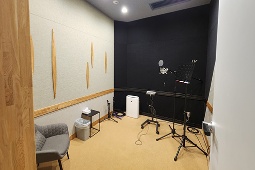 画像ギャラリー No.018のサムネイル画像 / 「ホロライブ」の映像はここから生まれる! 27億円をかけたカバーの新スタジオはどこがすごいのか