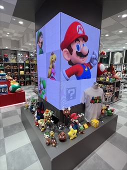 画像集 No.020のサムネイル画像 / 「Nintendo KYOTO」は公式直営店であり新たなテーマパーク！　こだわりのある商品陳列も楽しい，ゲームファンなら一度体験してほしい空間だ