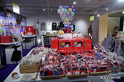 画像ギャラリー No.017のサムネイル画像 / クリスマス間近の渋谷に「MOTHER3」のニューポークシティがやってきた。ユニークなグッズで一杯の「ニューポーク・パルコ・シティ」レポート