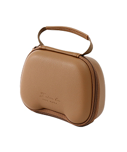 画像ギャラリー No.007のサムネイル画像 / 3COINSにコントローラケースが登場。ブラウンとアイボリーの2色展開で充電ケーブルも収納できる