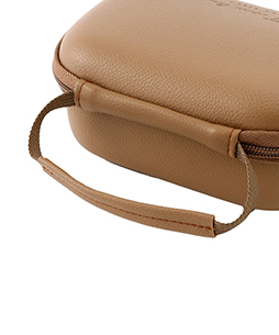 画像ギャラリー No.010のサムネイル画像 / 3COINSにコントローラケースが登場。ブラウンとアイボリーの2色展開で充電ケーブルも収納できる