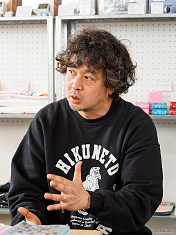 画像ギャラリー No.003のサムネイル画像 / ファミコンのカートリッジをキャンバスに,架空のゲームをデザインする。20回の節目を迎えた「わたしのファミカセ展」のこれまでの歩み