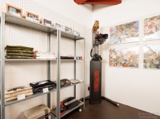 画像ギャラリー No.022のサムネイル画像 / ファミコンのカートリッジをキャンバスに,架空のゲームをデザインする。20回の節目を迎えた「わたしのファミカセ展」のこれまでの歩み