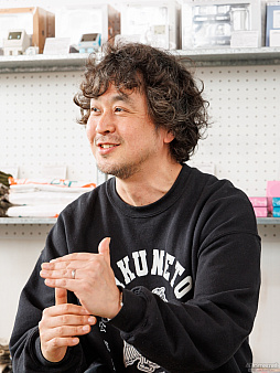 画像ギャラリー No.029のサムネイル画像 / ファミコンのカートリッジをキャンバスに,架空のゲームをデザインする。20回の節目を迎えた「わたしのファミカセ展」のこれまでの歩み