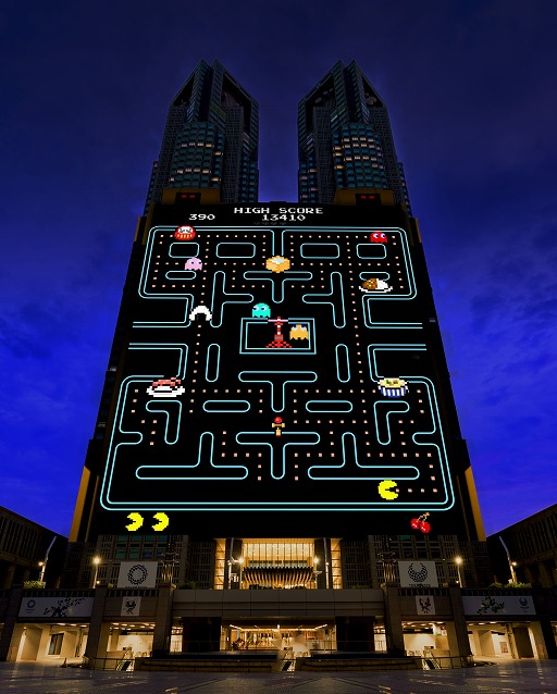 画像ギャラリー No.003のサムネイル画像 / 東京都庁で「パックマン」が縦横無尽に大暴れ。巨大プロジェクションマッピング「PAC-MAN eats TOKYO」,本日上映開始