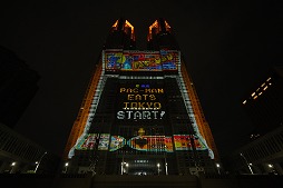 画像ギャラリー No.006のサムネイル画像 / 東京都庁で「パックマン」が縦横無尽に大暴れ。巨大プロジェクションマッピング「PAC-MAN eats TOKYO」,本日上映開始