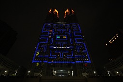 画像ギャラリー No.007のサムネイル画像 / 東京都庁で「パックマン」が縦横無尽に大暴れ。巨大プロジェクションマッピング「PAC-MAN eats TOKYO」,本日上映開始
